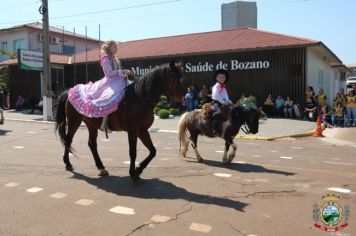 Foto - Desfile Cívico e Farroupilha reúne milhares de pessoas