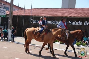 Foto - Desfile Cívico e Farroupilha reúne milhares de pessoas