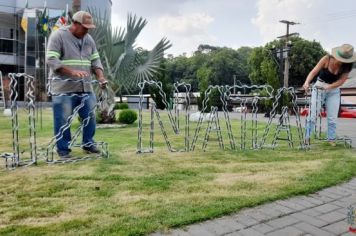 Foto - Montagem ornamentação e iluminação de Natal