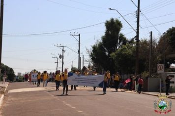 Foto - Desfile Cívico e Farroupilha reúne milhares de pessoas