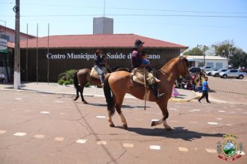 Foto - Desfile Cívico e Farroupilha reúne milhares de pessoas