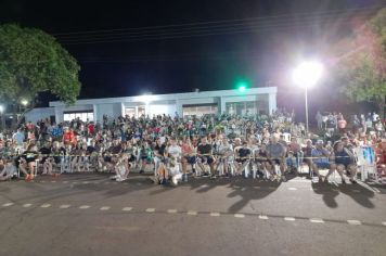 Foto - Papai Noel chegou e teve emoção em frente a prefeitura