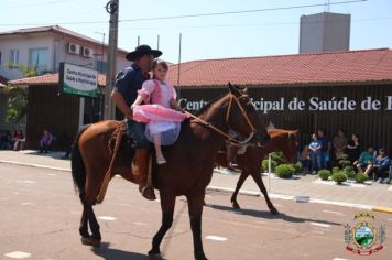 Foto - Desfile Cívico e Farroupilha reúne milhares de pessoas