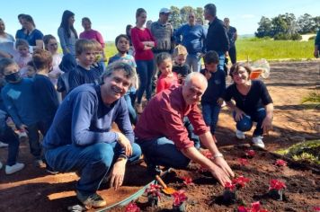 Foto - Implementado canteiro de paisagismo sustentável na Escola Estadual São Pio X