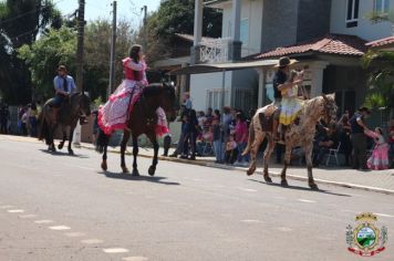 Foto - Desfile Cívico e Farroupilha reúne milhares de pessoas