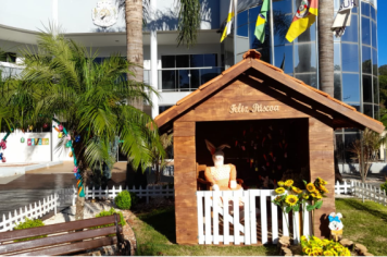 Foto - Casa do Coelho na Praça da Prefeitura recebe visitação de estudantes