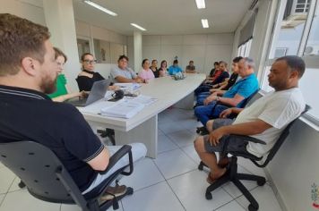 Foto - Assinatura termos e contratos Plano de Pavimentação Comunitária