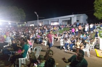 Foto - Papai Noel chegou e teve emoção em frente a prefeitura