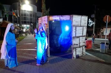 Foto - Papai Noel chegou e teve emoção em frente a prefeitura