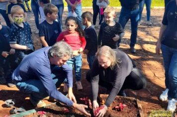 Foto - Implementado canteiro de paisagismo sustentável na Escola Estadual São Pio X