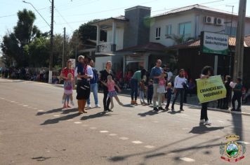 Foto - Desfile Cívico e Farroupilha reúne milhares de pessoas