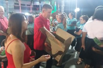 Foto - Papai Noel chegou e teve emoção em frente a prefeitura