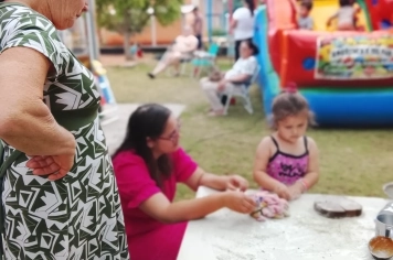 Foto - Mostra do Cotidiano e Dia da Família, na EMEI de Bozano.