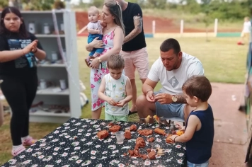 Foto - Mostra do Cotidiano e Dia da Família, na EMEI de Bozano.