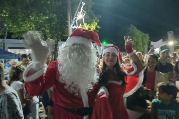 Foto - Papai Noel chegou e teve emoção em frente a prefeitura