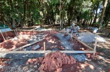 Foto - Início das obras de construção de banheiros na Trilha da Mobilidade Ecológica