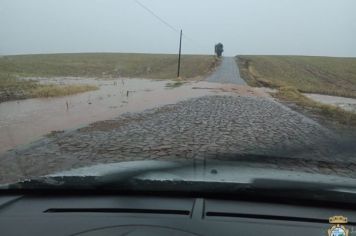 Foto - Estragos em estradas devido a chuva forte