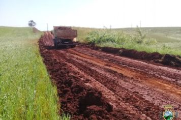 Foto - Trabalho de melhorias de estradas são intensificados após chuvas