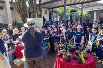 Foto - Dia de Campo marca encerramento de mais uma fase do projeto Flores para Todos