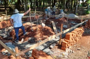 Foto - Início das obras de construção de banheiros na Trilha da Mobilidade Ecológica