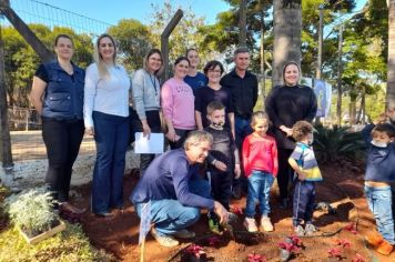 Foto - Implementado canteiro de paisagismo sustentável na Escola Estadual São Pio X