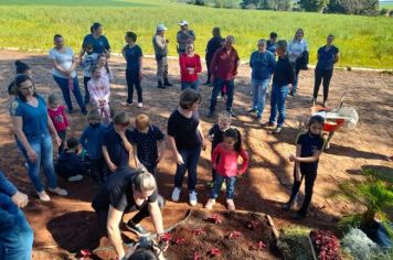 Foto - Implementado canteiro de paisagismo sustentável na Escola Estadual São Pio X
