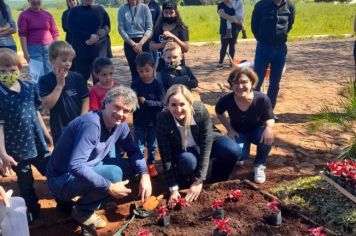 Foto - Implementado canteiro de paisagismo sustentável na Escola Estadual São Pio X