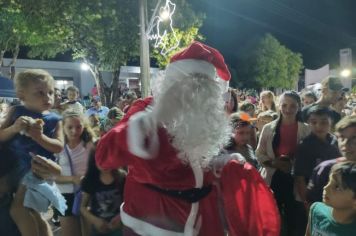 Foto - Papai Noel chegou e teve emoção em frente a prefeitura