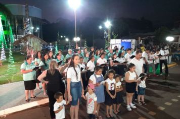 Foto - Papai Noel chegou e teve emoção em frente a prefeitura