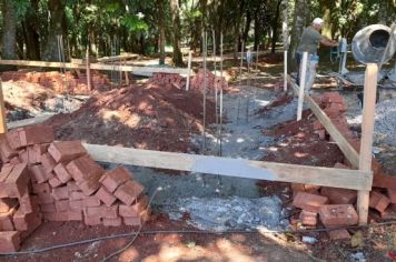 Foto - Início das obras de construção de banheiros na Trilha da Mobilidade Ecológica