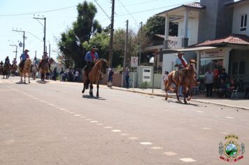 Foto - Desfile Cívico e Farroupilha reúne milhares de pessoas