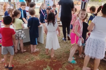 Foto - Mostra do Cotidiano e Dia da Família, na EMEI de Bozano.