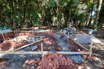 Foto - Início das obras de construção de banheiros na Trilha da Mobilidade Ecológica