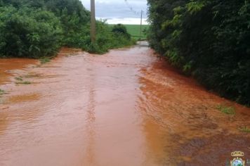 Foto - Estragos em estradas devido a chuva forte