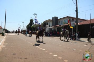 Foto - Desfile Cívico e Farroupilha reúne milhares de pessoas