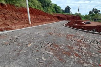 Foto - Finalização de calçamento em ruas da cidade