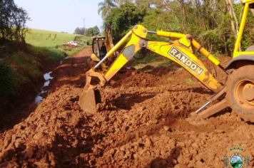 Foto - Trabalho de melhorias de estradas são intensificados após chuvas