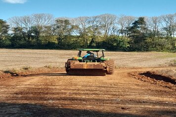 Semana de tempo seco propicia retomada de ações infraestruturais.