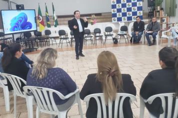 Secretária de Educação do Município de Bozano participa de reunião dos Secretários Municipais de Educação da Amuplam – CONSEME, na tarde de ontem em Panambi.