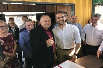 O Prefeito Ernesto Nicoletti assina protocolo de intenções  com o governo do Estado no Badesul