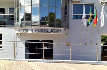 Aprovados projetos de reajuste salarial dos servidores e professores municipais 