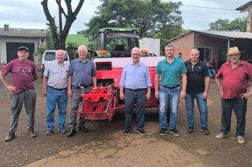 ENFARDADEIRA SERÁ ENTREGUE PARA ASSOCIAÇÃO DOS AGRICULTORES DE BOZANO.