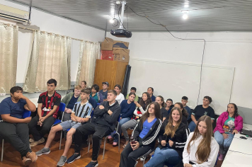 EDUCAÇÃO E SAÚDE CAMINHAM JUNTAS: ESCOLA SÃO PIO X REALIZA PALESTRA DO PROGRAMA SAÚDE NA ESCOLA