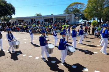 Desfile Cívico e Farroupilha reuniu centenas de pessoas na avenida central de Bozano