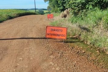 Ponte está sendo substituída na estrada da linha 8