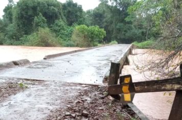 Interditada ponte entre Bozano e Ajuricaba