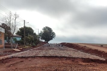 Clima contribui para sequencia de obra de calçamento na Alfredo Sartori