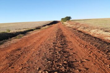 Máquinas de Bozano seguem trabalhando na melhoria de estradas