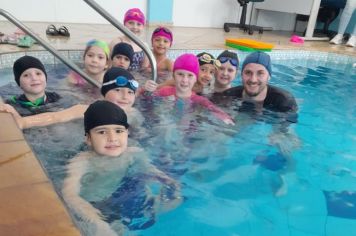 Aulas de natação tem início em Bozano 