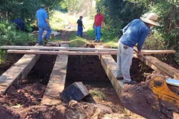 Ponte é construída na comunidade de Salto